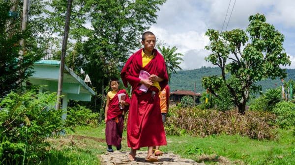 Monjes budistas en Sikkim, uno de los destinos más curiosos de la India